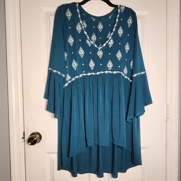 Torrid Super Soft Aqua Embroidered Babydoll Tee - Size 2 (2X - 18W/20W) - Picture 1 of 3